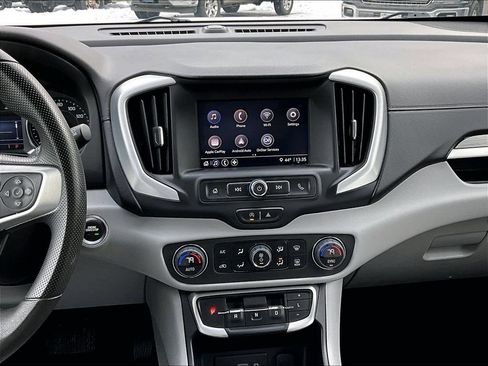 Used 2023 GMC Terrain SLE w/ Driver Convenience Package image 6