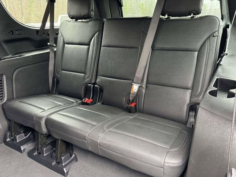 Used 2025 Chevrolet Suburban Z71 AWD/4WD image 17
