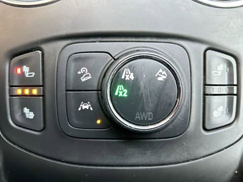 Used 2024 GMC Terrain SLT image 21