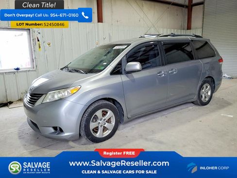 Used 2013 Toyota Sienna LE w/ Towing Pkg FWD image 1