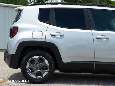 Used 2015 Jeep Renegade Latitude FWD image 5