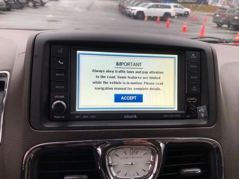 Used 2011 Chrysler Town & Country Touring-L w/ Entertainment Group #2 image 28