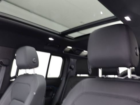 Used 2025 Land Rover Defender 110 S AWD/4WD image 14