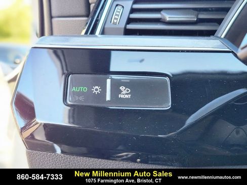 Used 2024 Audi Q8 e-tron Prestige w/ Prestige Package image 23