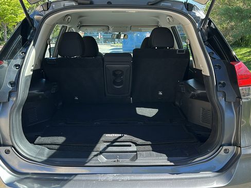 Used 2017 Nissan Rogue S AWD/4WD image 6