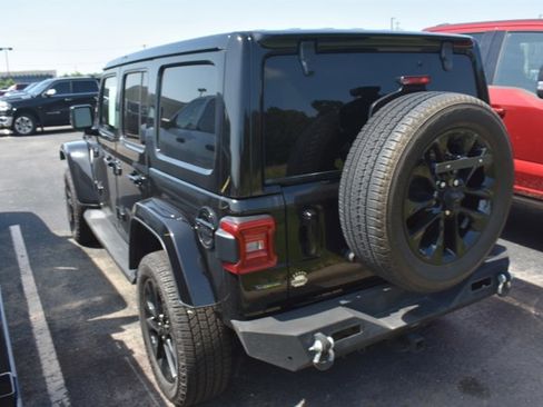 Used 2021 Jeep Wrangler Unlimited Sahara AWD/4WD image 6