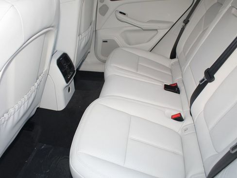 New 2026 Porsche Macan image 23