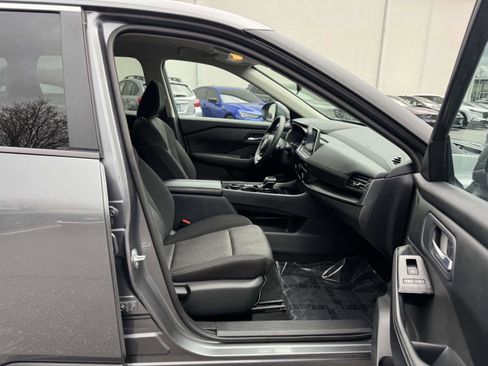 Used 2024 Nissan Rogue SV image 15