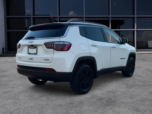 Used 2018 Jeep Compass Latitude w/ Popular Equipment Group AWD/4WD image 5