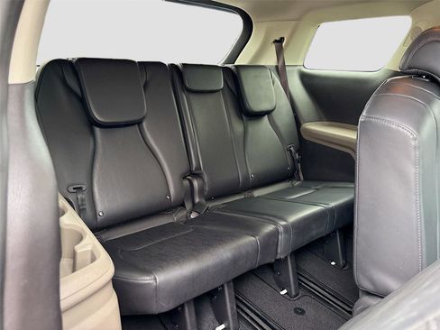 Used 2025 Kia Carnival FWD image 27
