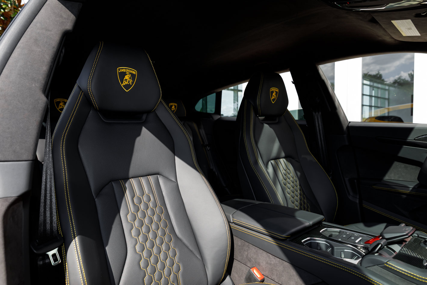 Used 2025 Lamborghini Urus S AWD/4WD image 45
