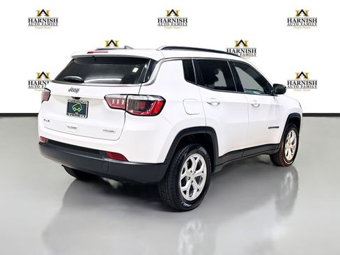 Used 2024 Jeep Compass Latitude AWD/4WD image 5