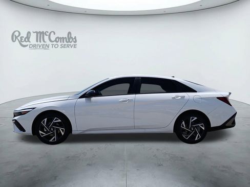 Used 2025 Hyundai Elantra Sport image 2