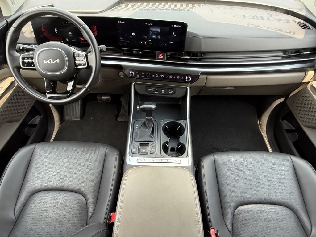 Used 2025 Kia Carnival FWD image 17
