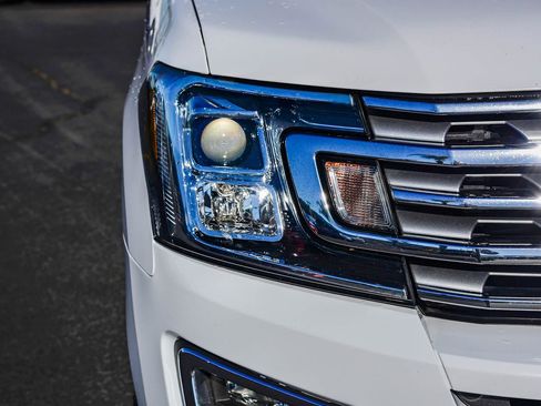 Used 2019 Ford Expedition Limited image 10