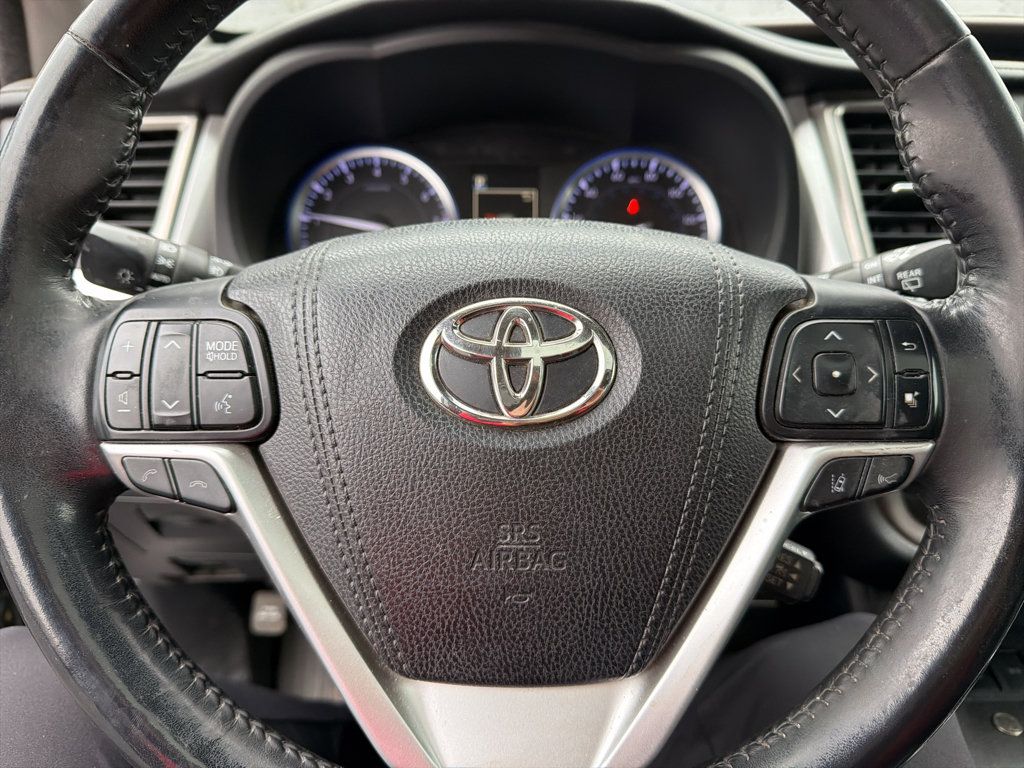 Used 2018 Toyota Highlander XLE AWD/4WD image 12