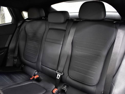 Used 2024 Mercedes-Benz GLC 300 4MATIC image 36