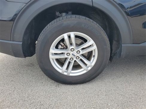 Used 2023 Ford Explorer XLT w/ Equipment Group 202A image 6