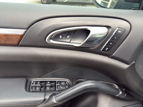 Used 2014 Porsche Cayenne GTS image 25