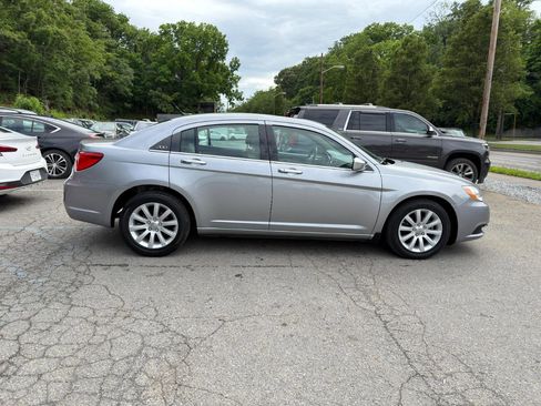 Used 2014 Chrysler 200 Limited w/ Sun/Sound Group FWD image 4