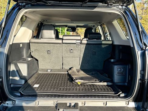 Used 2022 Toyota 4Runner SR5 Premium image 16