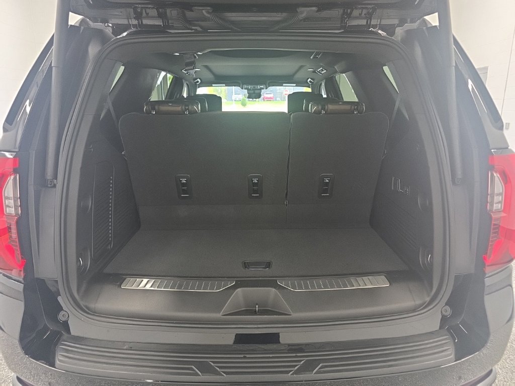 Used 2025 GMC Yukon Denali Ultimate AWD/4WD image 18