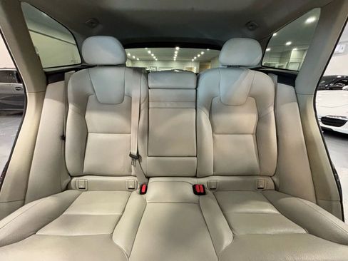 Used 2019 Volvo XC60 T5 Momentum w/ Premium Package image 21