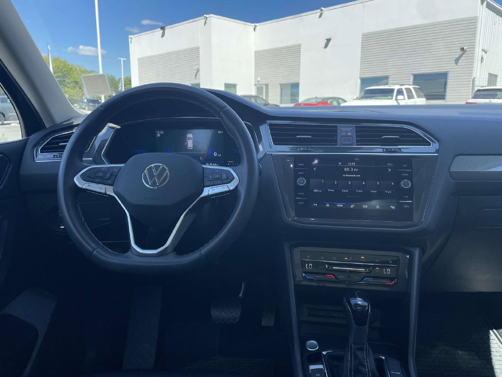 Certified 2022 Volkswagen Tiguan SE FWD image 14