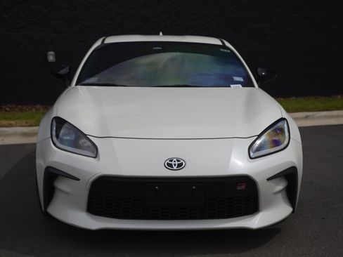 Used 2023 Toyota GR86 RWD image 10