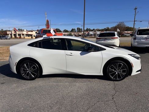 Used 2025 Toyota Prius XLE image 2