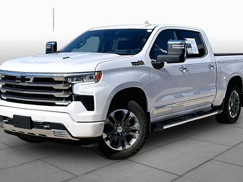 Used 2024 Chevrolet Silverado 1500 High Country w/ Technology Package AWD/4WD image 2