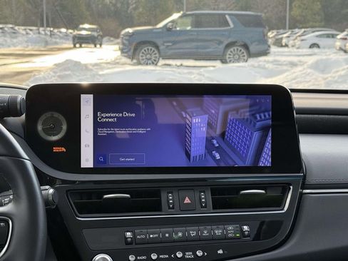 Used 2024 Lexus ES 250 w/ Premium Package image 10