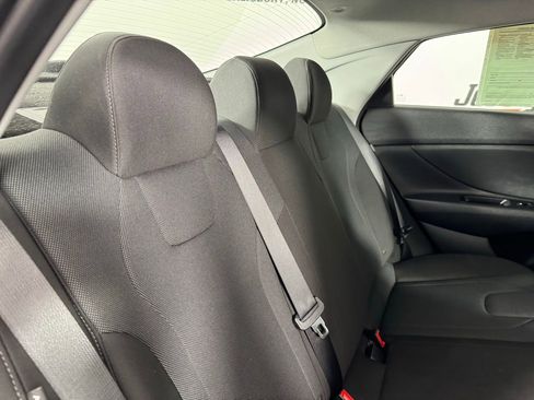 Used 2025 Hyundai Elantra SE image 26