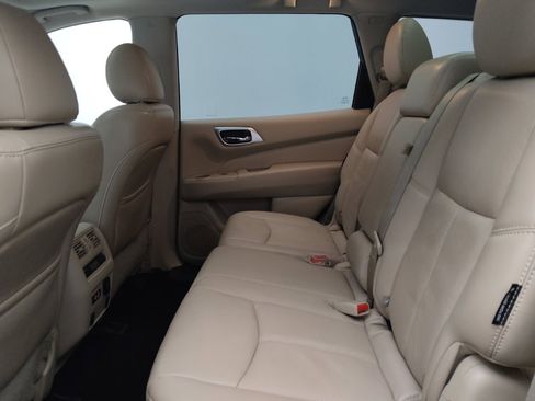 Used 2019 Nissan Pathfinder Platinum image 18