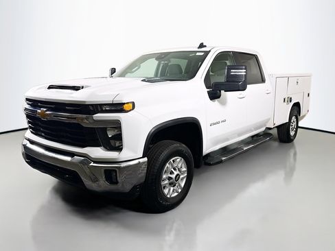 Used 2024 Chevrolet Silverado 2500 LT w/ Convenience Package image 4