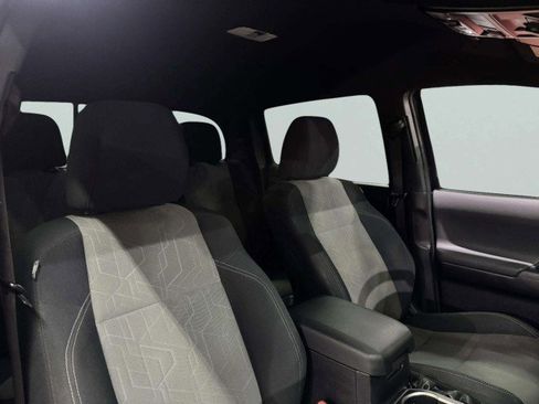 Used 2020 Toyota Tacoma TRD Off-Road w/ Technology Package image 38