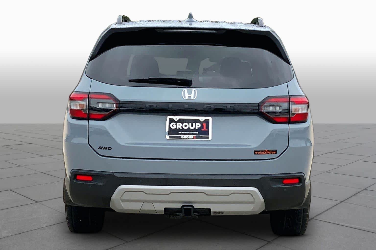 Used 2024 Honda Pilot TrailSport image 5