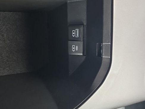 Used 2024 Toyota Camry SE image 33