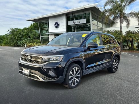 Certified 2023 Volkswagen Taos SE image 1