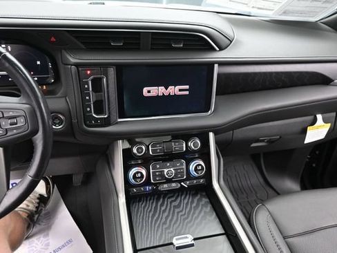 Used 2022 GMC Yukon Denali w/ Denali Ultimate Package AWD/4WD image 23