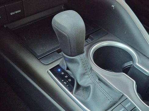 Used 2022 Toyota Camry LE AWD/4WD image 11