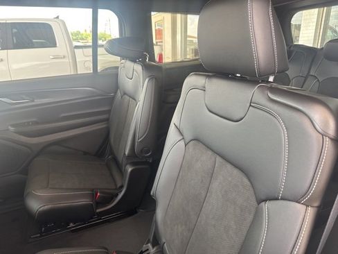 New 2025 Jeep Grand Cherokee L Laredo image 27