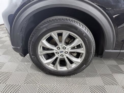 Used 2022 Ford Explorer XLT w/ Equipment Group 202A image 35