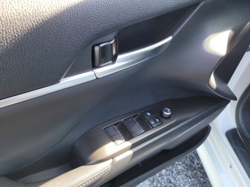 Used 2021 Toyota Camry XLE image 16