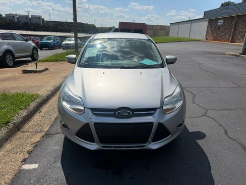 Used 2014 Ford Focus SE w/ Equipment Group 201A FWD image 2