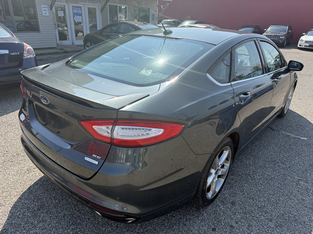 Used 2016 Ford Fusion SE FWD image 5