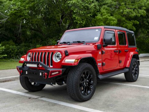 Used 2022 Jeep Wrangler Unlimited Sahara AWD/4WD image 5