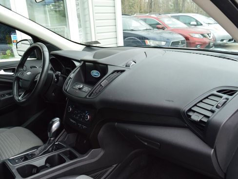 Used 2019 Ford Escape SE image 35