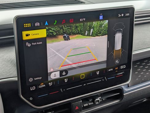 Used 2025 Volkswagen ID. Buzz Pro S RWD image 27