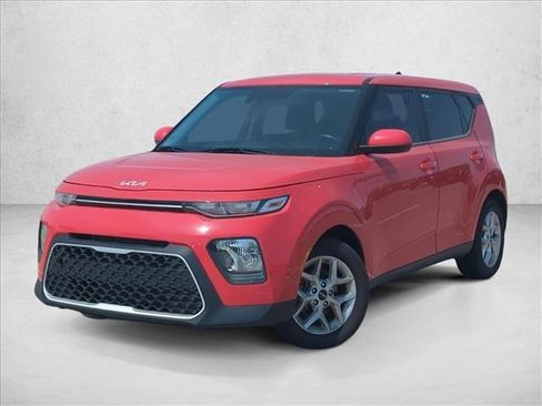 Used 2022 Kia Soul LX w/ Technology Package FWD image 1